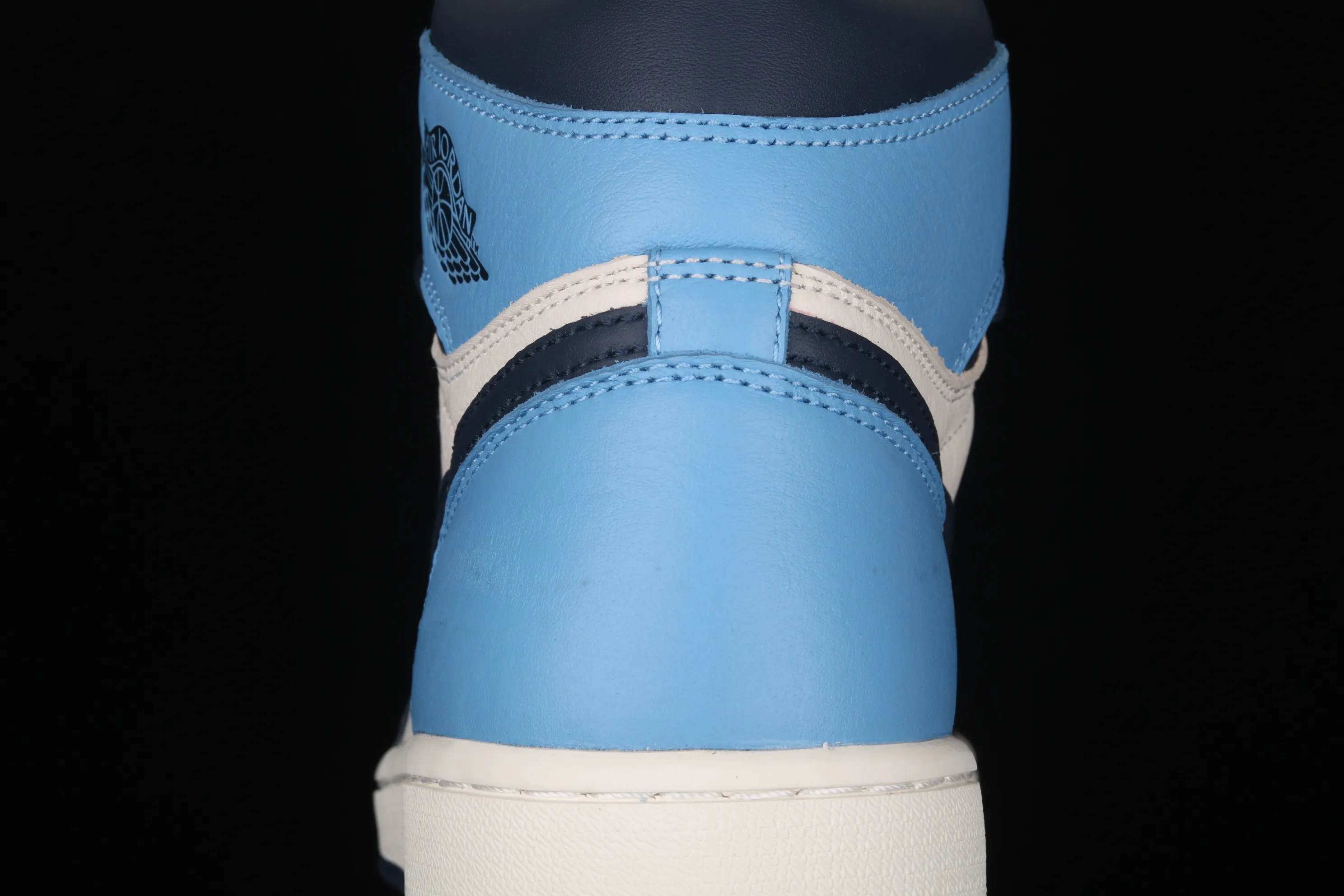 All categories Air Jordan Jordan series basketball shoes Air Jordan 1 High pure original version Air Jordan 1 AJ1 black and blue toe Joe 1 obsidian North Carolina blue 555088-140